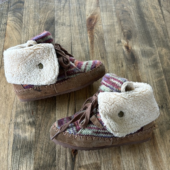 Girls Bear Paw Winter Sweater Boots - Picture 5 of 6